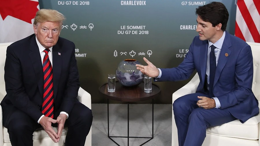 Tổng thống Mỹ Donald Trump (trái) và Thủ tướng Canada Justin Trudeau gặp song phương bên lề hội nghị G7 cuối tuần rồi. Ảnh: RT