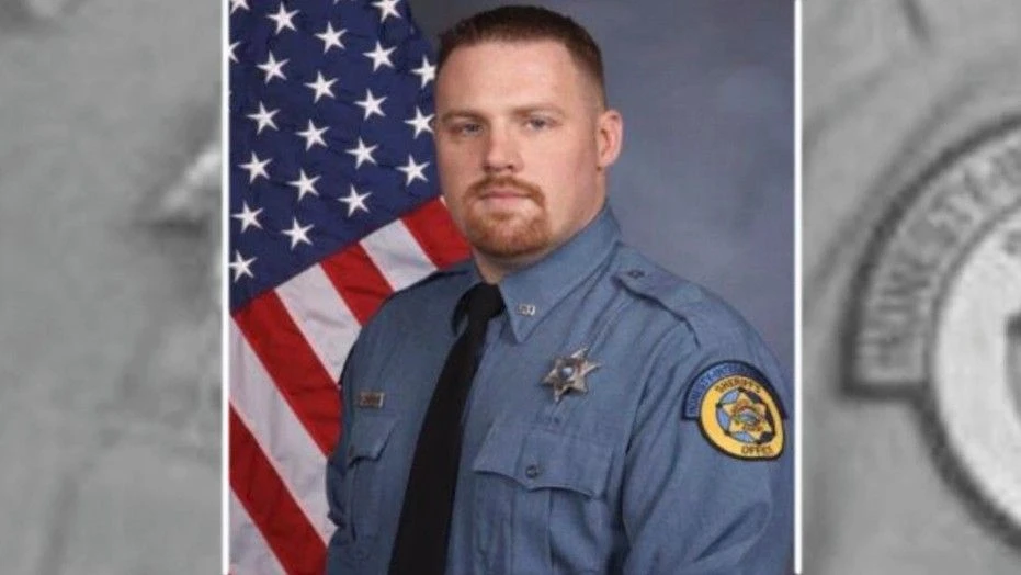 Cảnh sát Patrick Rohrer, 35 tuổi, thiệt mạng khi đang làm nhiệm vụ áp tải tù nhân đến tòa án ngày 15-6 tại TP Kansas, bang Kansas (Mỹ). Ảnh: FOX NEWS
