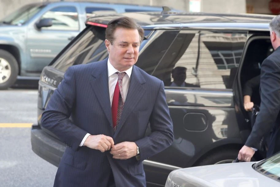 Ông Manafort đến hầu tòa án thủ đô Washington về cáo buộc mua chuộc nhân chứng, ngày 15-6. Ảnh: REUTERS