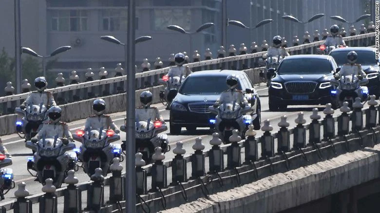 Đoàn xe chở ông Kim Jong-un tại Bắc Kinh ngày 19-6. Ảnh: CNN