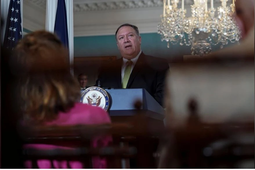 Ngoại trưởng Mỹ Mike Pompeo tại cuộc họp báo tại trụ sở Bộ Ngoại giao Mỹ ngày 19-6, thông báo quyết định rút khỏi Hội đồng Nhân quyền LHQ. Ảnh: REUTERS