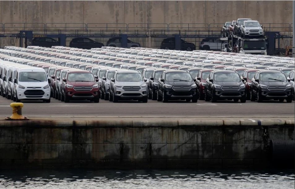 Ô tô tại cảng Valencia (Tây Ban Nha) ngày 29-5-2018. Ảnh: REUTERS