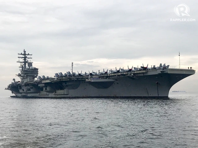 Tàu sân bay USS Ronald Reagan thời điểm cách Vịnh Manila 30 phút, ngày 26-6. Ảnh: RAPPLER