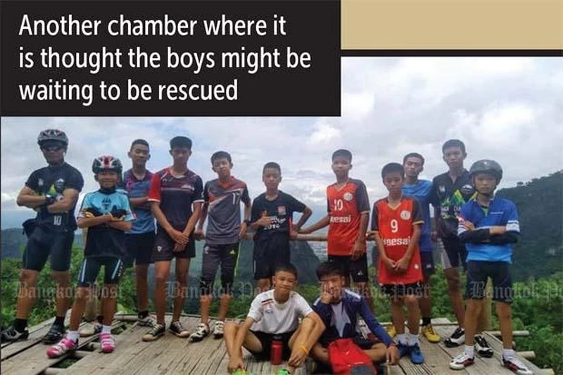 Đội bóng nhí Thái Lan cùng huấn luyện viên đã mất tích trong hang động ngập nước 6 ngày. Ảnh: BANGKOK POST