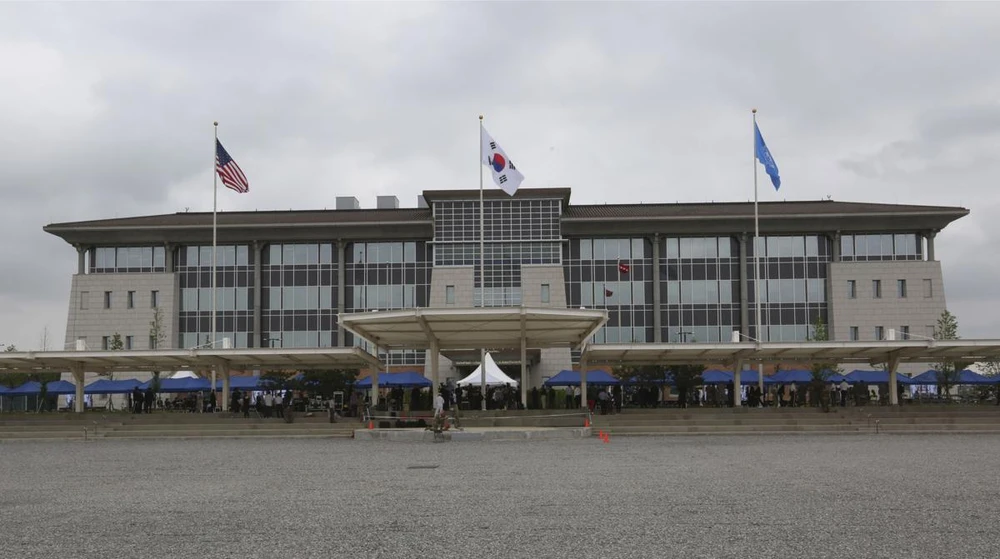 Trụ sở chỉ huy mới của Lực lượng Mỹ tại Hàn Quốc tại Trại Humphreys ở TP Pyeongtaek thuộc tỉnh Gyeonggi (Hàn Quốc) ngày 29-6. Ảnh: AP