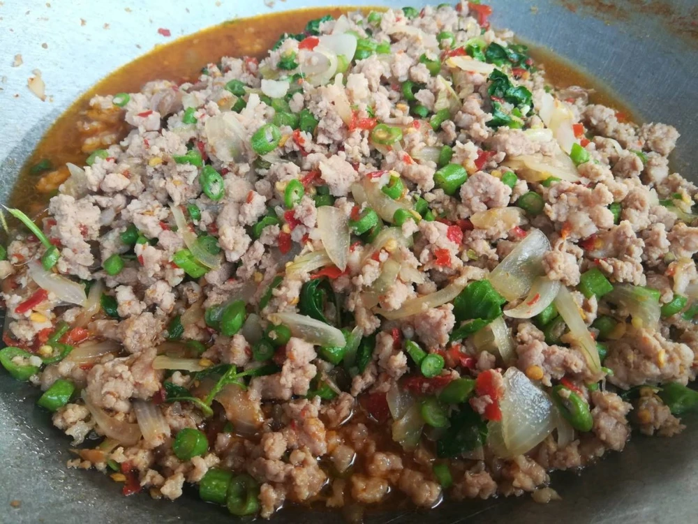 Thịt lợn băm rang húng quế (Pad Krapao) là món đầu tiên 4 thành viên đội bóng nhí Thái Lan được cứu ra khỏi hang động trong ngày 8-7 muốn được ăn. Ảnh: THE NATION