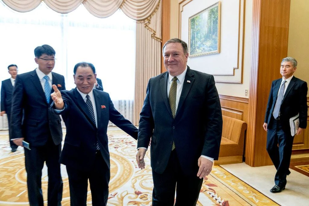 Ngoại trưởng Mỹ Mike Pompeo (phải, giữa) gặp Phó Chủ tịch đảng Lao động Triều Tiên Kim Yong-chol (trái, giữa) vào ngày 7-7 tại Bình Nhưỡng. Ảnh: NYT