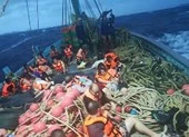 Một ngày bão tố ở Thái Lan: 3 tàu chìm, 138 hành khách gặp nạn