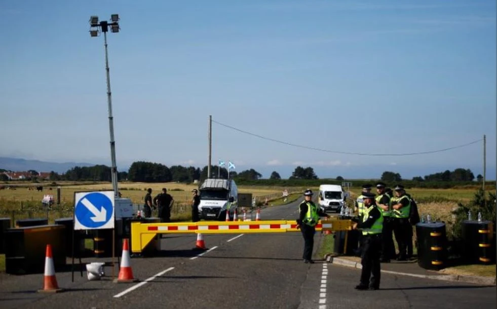 Ông Trump đánh golf ở Scotland, nói sẽ tái tranh cử 2020 ảnh 7