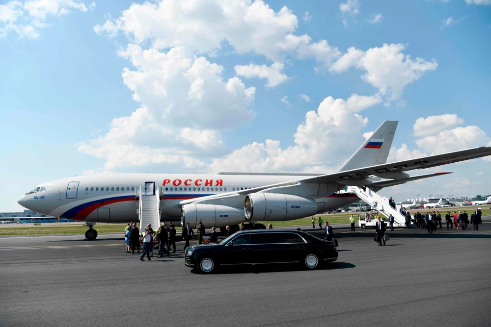 Máy bay chở ông Putin đến Helsinki trễ một tiếng so với lịch trình. Ảnh: NYT
