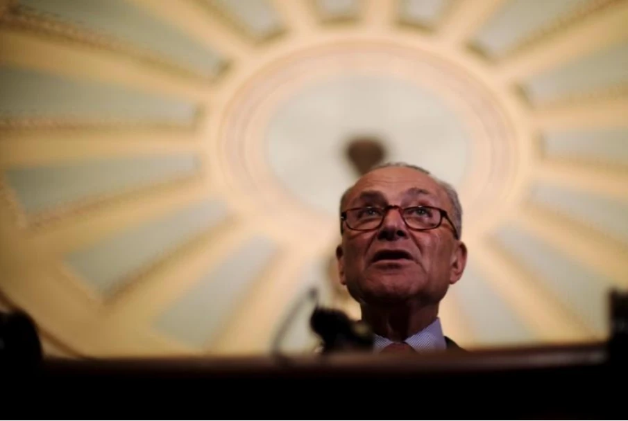 Lãnh đạo phe thiểu số Dân chủ tại Thượng viện Chuck Schumer họp báo tại Quốc hội ngày 17-7 về một dự luật xem Nga là nước tài trợ khủng bố. Ảnh: REUTERS