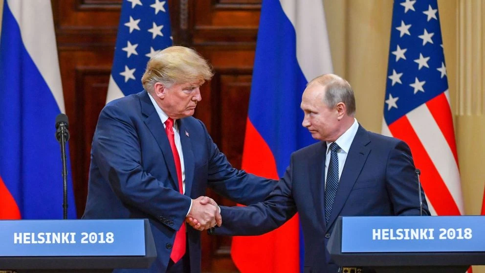 Tổng thống Mỹ Donald Trump và Tổng thống Nga Vladimir Putin trong cuộc gặp thượng đỉnh ngày 16-7 tại Helsinki (Phần Lan). Ảnh: REUTERS