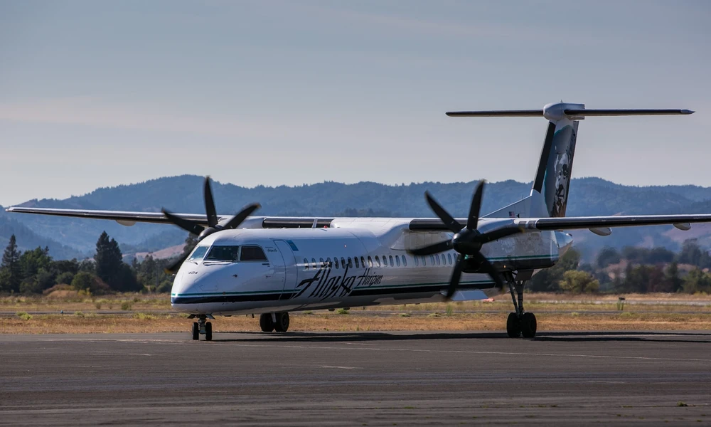 Một chiếc Q400 tương tự chiếc vừa bị cướp, bị điều khiển cất cánh và rơi tối 10-8 tại bang Washington (Mỹ). Ảnh: GETTY IMAGES