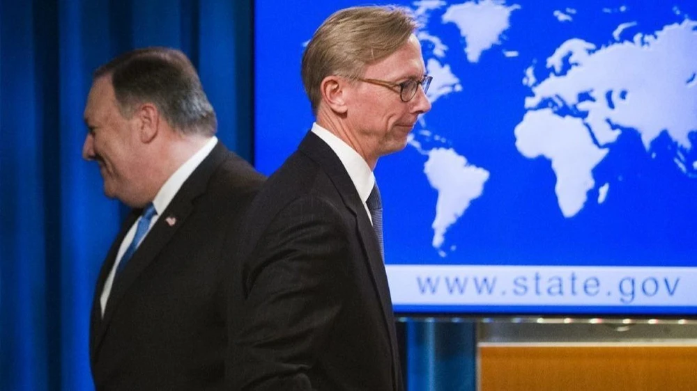 Ngoại trưởng Mỹ Mike Pompeo (trái) và Giám đốc Chính sách tại Bộ Ngoại giao Mỹ Brian Hook. Ảnh: AP