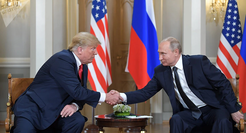 Tổng thống Mỹ Donald Trump (trái) và Tổng thống Nga Vladimir Putin (phải) trong thượng đỉnh tại Helsinki (Phần Lan) ngày 16-7. Ảnh: SPUTNIK