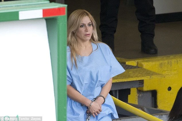 Bà Aurea Vasquez Rijos sau khi bị dẫn độ về Puerto Rico năm 2015. Ảnh: RAMON TONITO ZAYAS