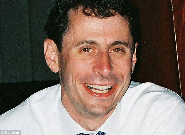 Người chồng Adam Anhang và bà Vasquez Rijos. Ảnh: AP