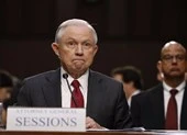 Bộ trưởng Sessions từ chối điều trần về ông Trump