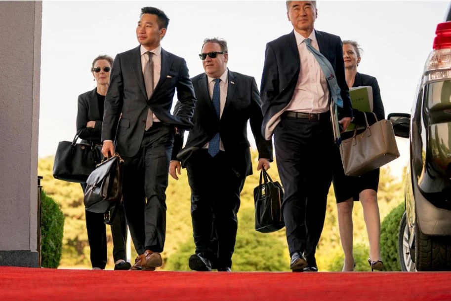 Ngoại trưởng Mỹ Mike Pompeo trở về nhà khách Park Hwa ở Bình Nhưỡng sau cuộc gặp với Phó Chủ tịch đảng Lao động Triều Tiên Kim Yong-chol, trong chuyến sang Triều Tiên ngày 6-7. Ảnh: REUTERS