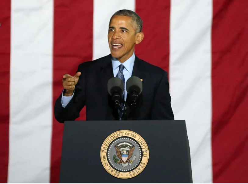 Cựu Tổng thống Barack Obama tại buổi vận động tranh cử cho ứng viên tổng thống Dân chủ Hillary Clinton ở Philadelphia, bang Pennsylvania (Mỹ) tháng 11-2016. Ảnh: REUTERS