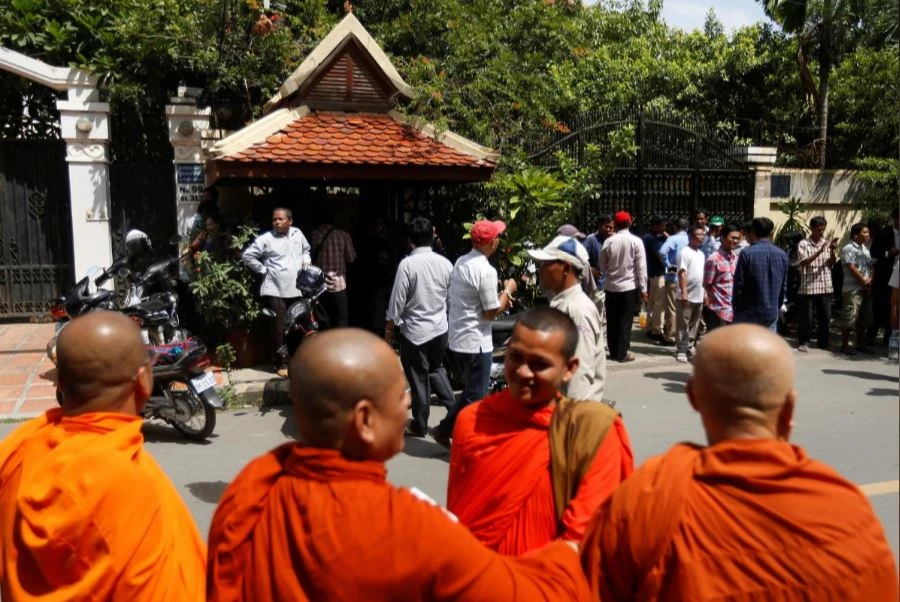 Cửa nhà ông Kem Sokha vẫn đóng và ông chưa có lịch gặp người ủng hộ. Ảnh: REUTERS