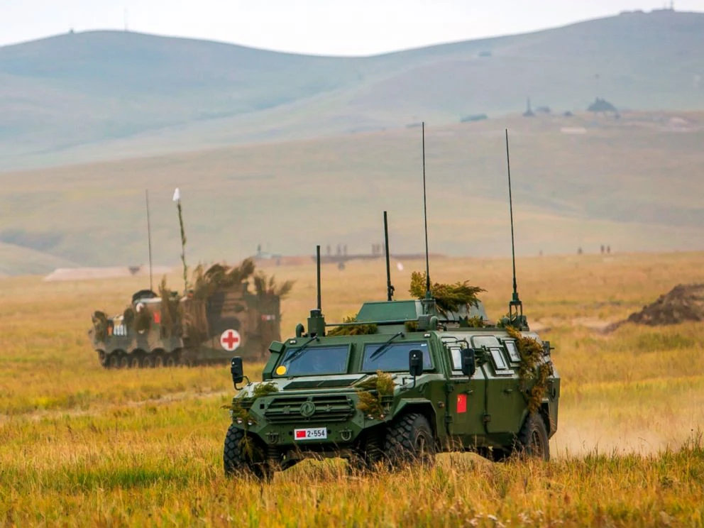 Xe quân sự Trung Quốc trong cuộc tập trận Vostok 2018, trên một cánh đồng ở TP Chita, đông Siberia (Nga) ngày 11-9. Ảnh: AP