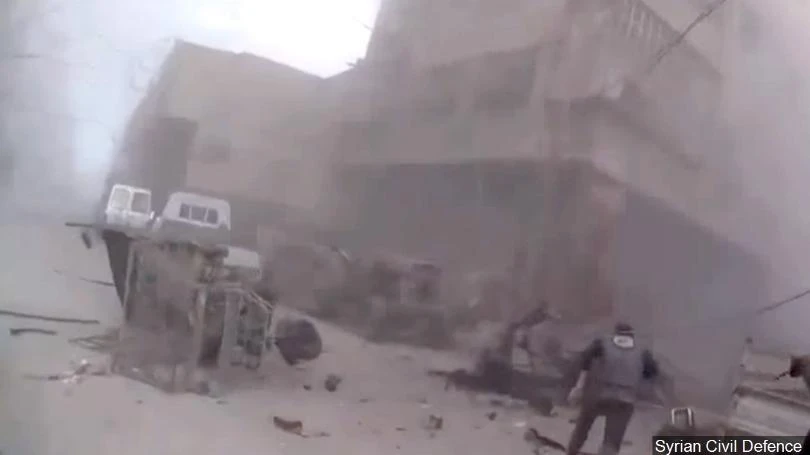 Quang cảnh được cho là sau một vụ tấn công hóa học ở Syria. Ảnh WNDU đưa lại từ tổ chức Mũ Bảo hiểm trắng