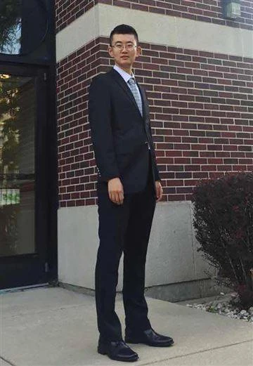 Ji Chaoqun đến Mỹ năm 2013 học thạc sỹ ngành kỹ sư điện tử tại Viện Công nghệ Illinois, bang Chicago. Ảnh: FACEBOOK