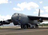 Mỹ đưa máy bay ném bom B-52 đến biển Đông, biển Hoa Đông