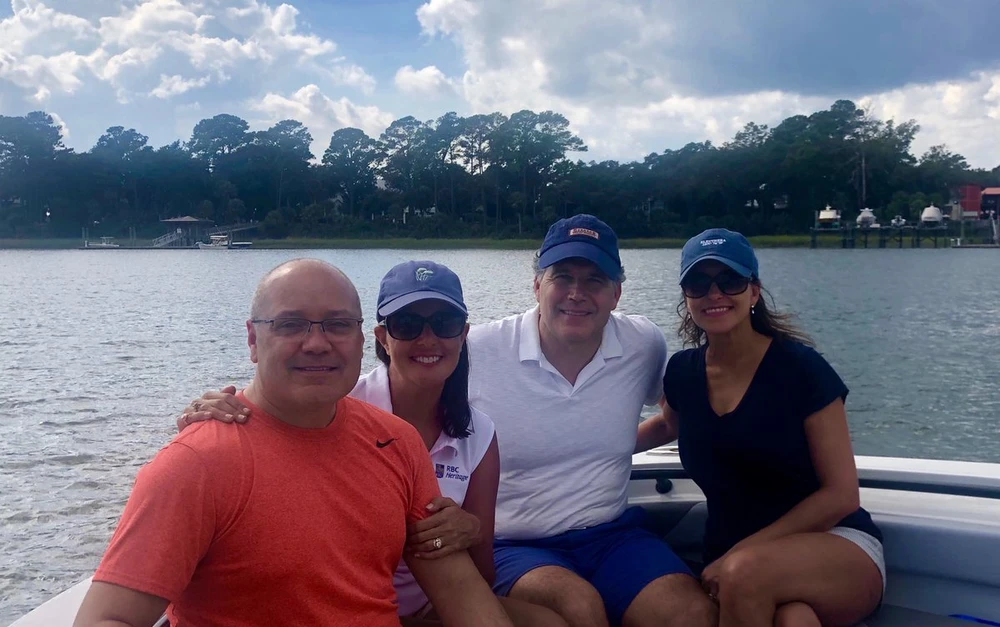 Vợ chồng bà Dina Powell (trái) và vợ chồng bà Nikki Haley tại bang South Carolina (Mỹ) tuần trước. Ảnh: TWITTER