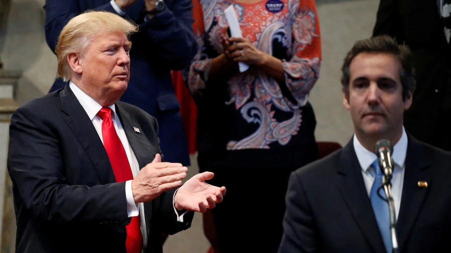 Ông Donald Trump (trái) và luật sư riêng Michael Cohen trong một chiến dịch tranh cử tổng thống ở bang Ohio (Mỹ) ngày 21-9-2016. Ảnh: REUTERS