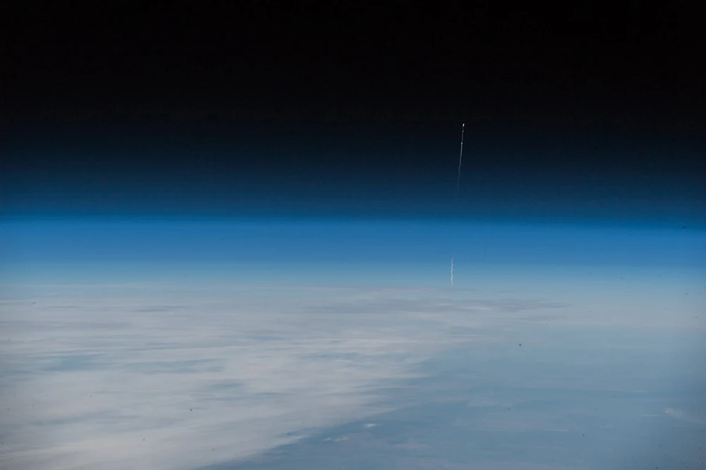 Phi hành gia người Đức Alexander Gerst đang làm việc trên ISS đã chụp lại khoảnh khắc tên lửa đẩy tàu vũ trụ Soyuz rơi. Ảnh: TWITTER