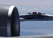 Mỹ công bố ảnh Su-27 Nga chặn đầu nguy hiểm RC-135 Mỹ
