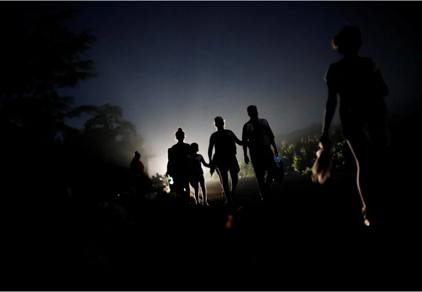 Đoàn người di cư Trung Mỹ đến được TP Mapastepec, bang Chiapas (Mexico) ngày 25-10. Ảnh: REUTERS