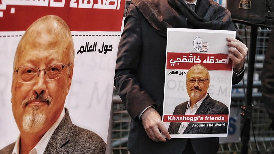 Biểu tình đòi công lý cho nhà báo Khashoggi trước lãnh sự quán Saudi Arabia ở Istanbul (Thổ Nhĩ Kỳ) ngày 25-10. Ảnh: AP