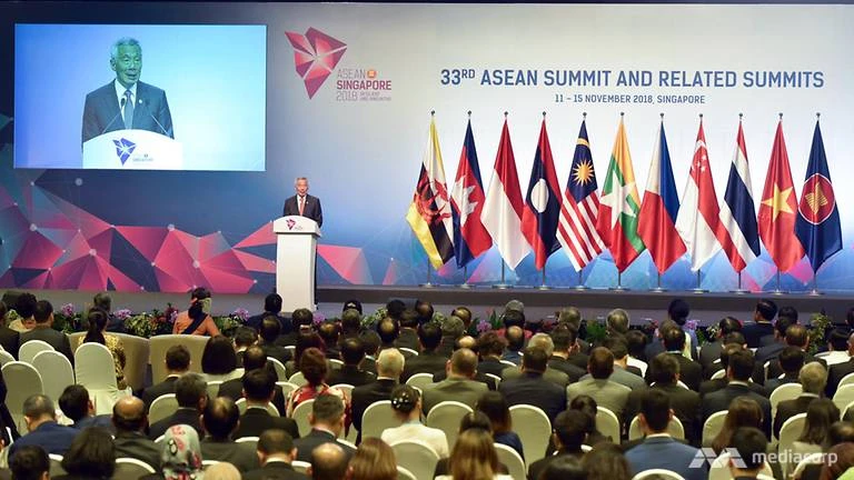 Thủ tướng Singapore Lý Hiển Long phát biểu tại phiên khai mạc Hội nghị cấp cao ASEAN thứ 33 và các hội nghị liên quan tại Singapore ngày 13-11. Ảnh: CNA