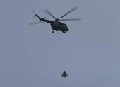 Trực thăng mang theo kiện hàng bí ẩn bay qua Điện Kremlin