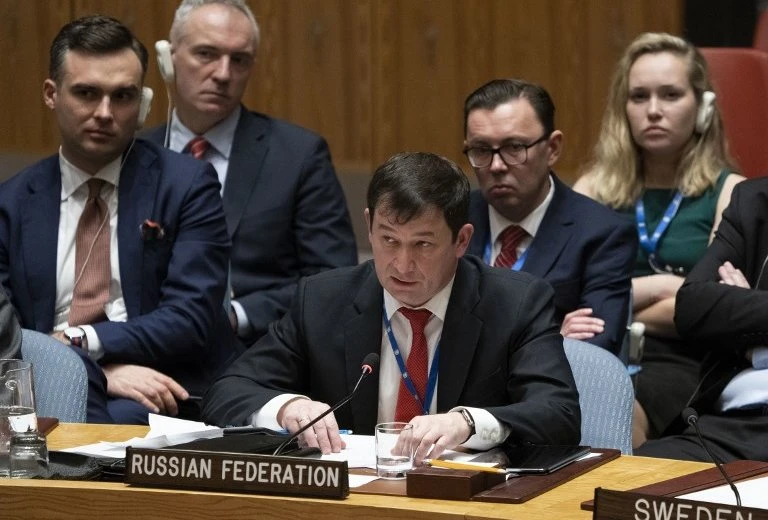 Phó Đại sứ Nga tại LHQ Dmitry Polanski trong phiên họp khẩn HĐBA ngày 26-11 ở New York (Mỹ) về việc Nga bắt tàu Ukraine. Ảnh: GETTY IMAGES