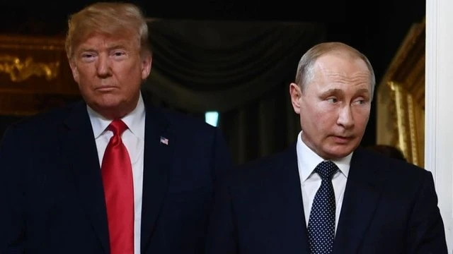 Cuộc gặp giữa Tổng thống Mỹ Donald Trump (trái) và Tổng thống Nga Vladimir Putin có thể không thành vì căng thẳng Nga-Ukraine. Ảnh: THE HILL