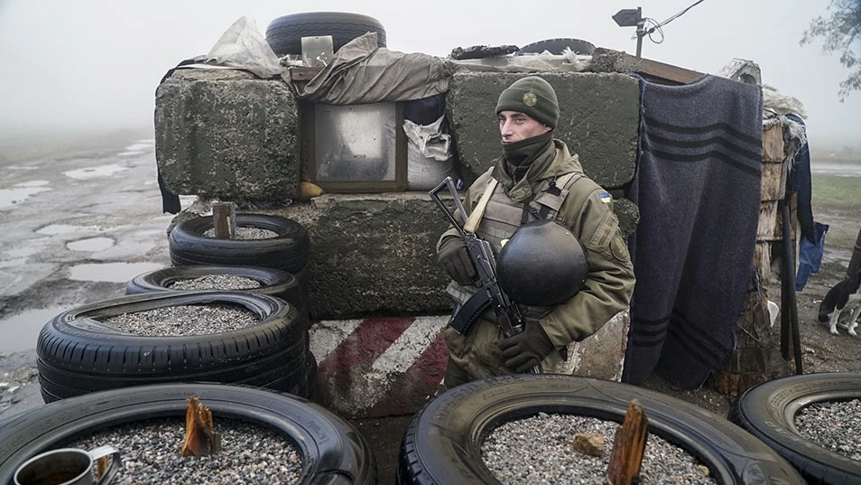 Binh sĩ Nga canh gác gần biên giới với Ukraine. Ảnh: TASS