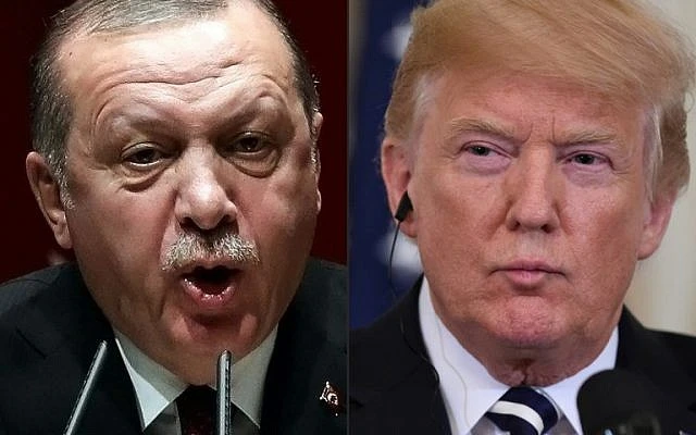 Tổng thống Mỹ Donald Trump (phải) phải thuyết phục Tổng thống Thổ Nhĩ Kỳ Recept Tayyip Erdogan không đánh YPG nếu không sẽ bị gán tội rũ bỏ đồng minh. Ảnh: AFP