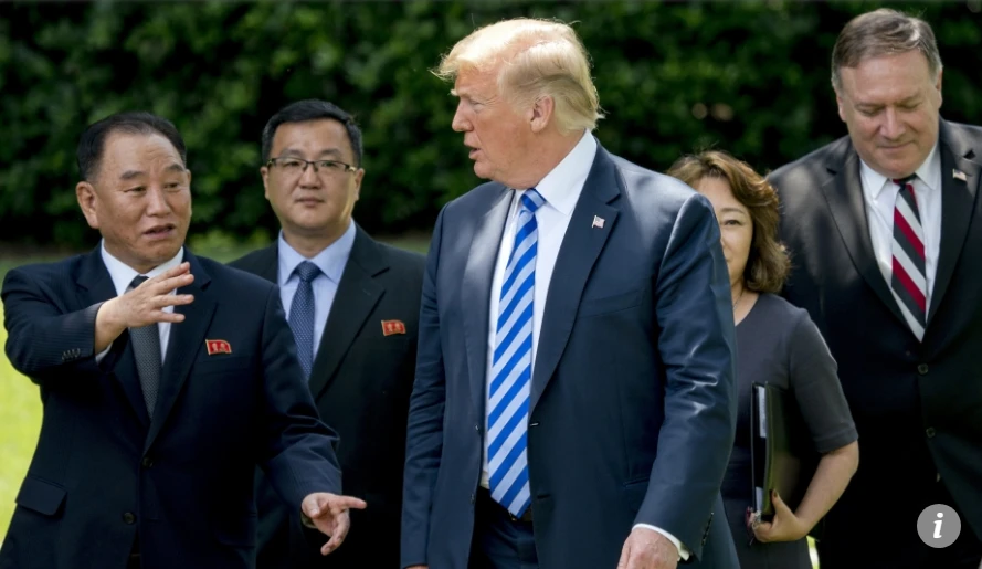 Phó Chủ tịch Đảng Lao động Triều Tiên Kim Yong-chol (trái) đến Mỹ gặp Ngoại trưởng Mỹ Mike Pompeo (phải) và Tổng thống Mỹ Donald Trump (giữa). Ảnh: REUTERS