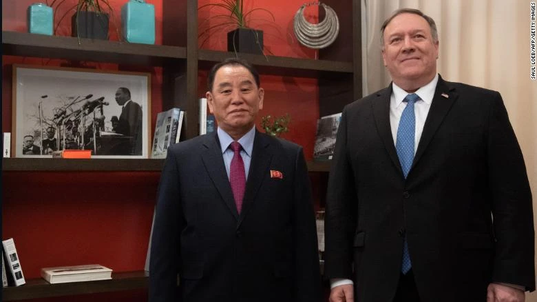 Phó Chủ tịch Đảng Lao động Triều Tiên Kim Yong-chol (trái) gặp Ngoại trưởng Mỹ Mike Pompeo (phải) ngày 18-1 tại thủ đô Washington (Mỹ). Ảnh: CNN