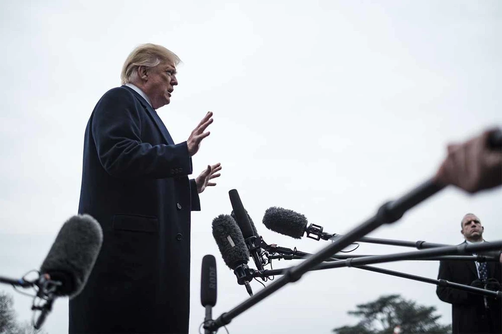 Tối 20-1 Tổng thống Mỹ Donald Trump liên tục lên Twitter cảnh cáo Chủ tịch Hạ viện Nancy Pelosi vì bác đề xuất thỏa hiệp của ông để mở cửa chính phủ. Ảnh: GETTY IMAGES