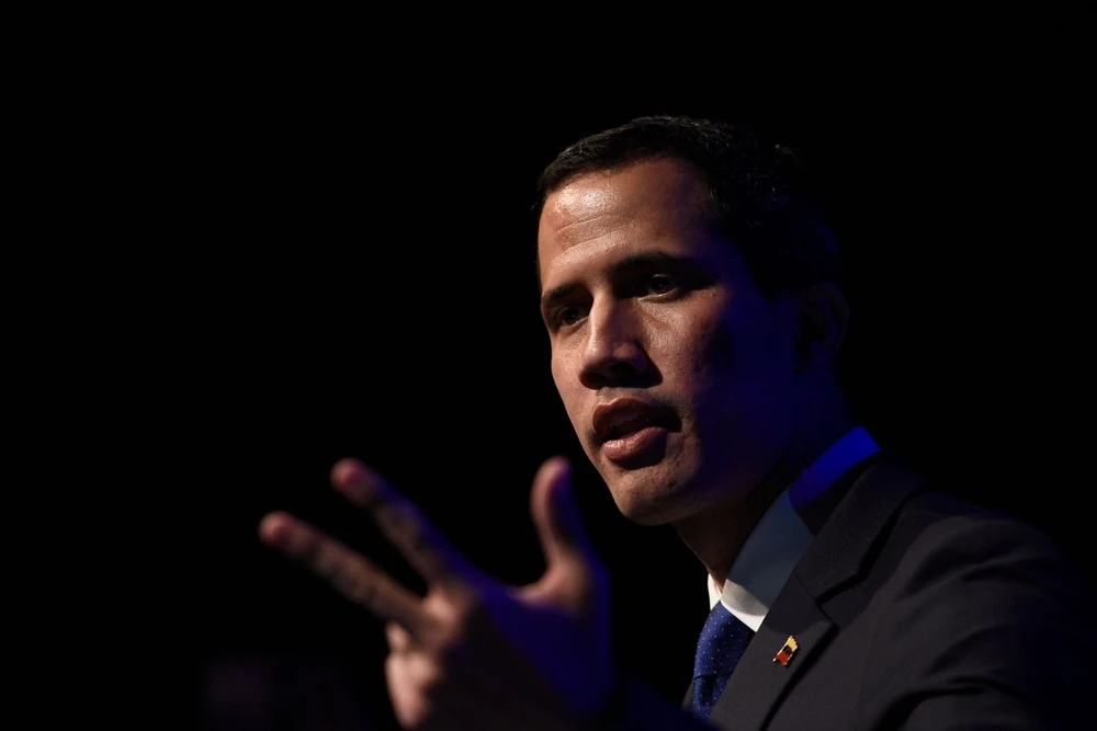 Đại diện của lãnh đạo đối lập, Chủ tịch Quốc hội Venezuela, tổng thống lâm thời tự xưng Juan Guaido (ảnh) đã gặp các nhà ngoại giao Trung Quốc bàn về các khoản vay và đầu tư vào dầu mỏ của Trung Quốc với Venezuela. Ảnh: REUTERS