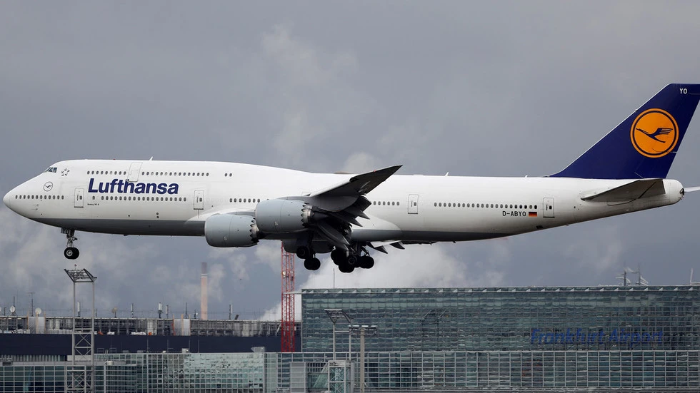 Máy bay của hãng Lufthansa tại sân bay Frankfurt (Đức). Ảnh: REUTERS