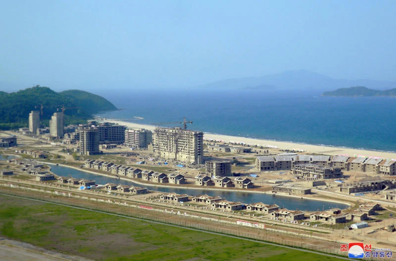 Khu du lịch Wonsan-Kalma đang được xây dựng ở Triều Tiên. Ảnh: REUTERS