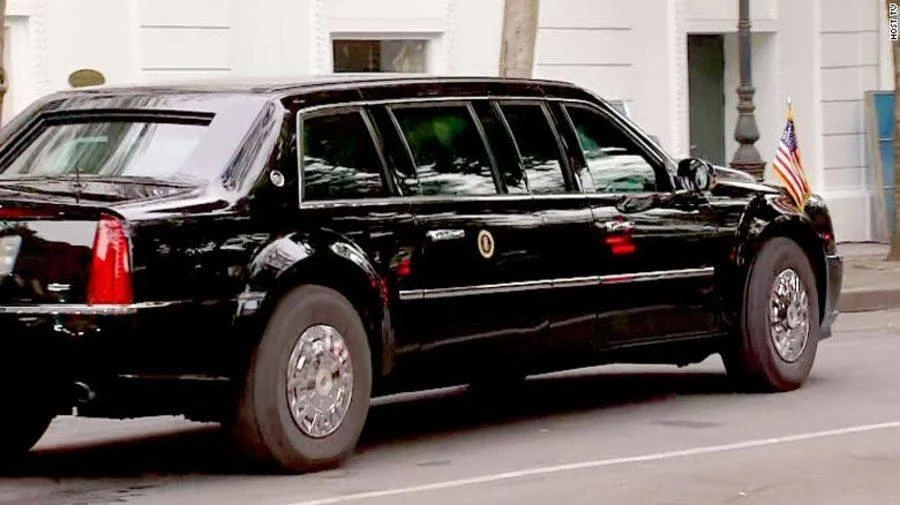 Xe chở ông Trump rời khách sạn Sofitel Legend Metropole trưa nay. Ảnh: CNN