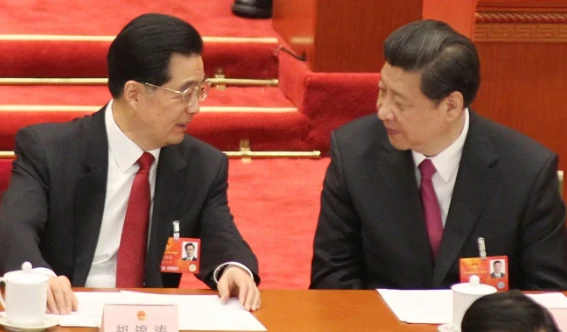 Nguyên Chủ tịch Trung Quốc Hồ Cẩm Đào (trái) và người kế nhiệm Tập Cận Bình. Ảnh: SCMP