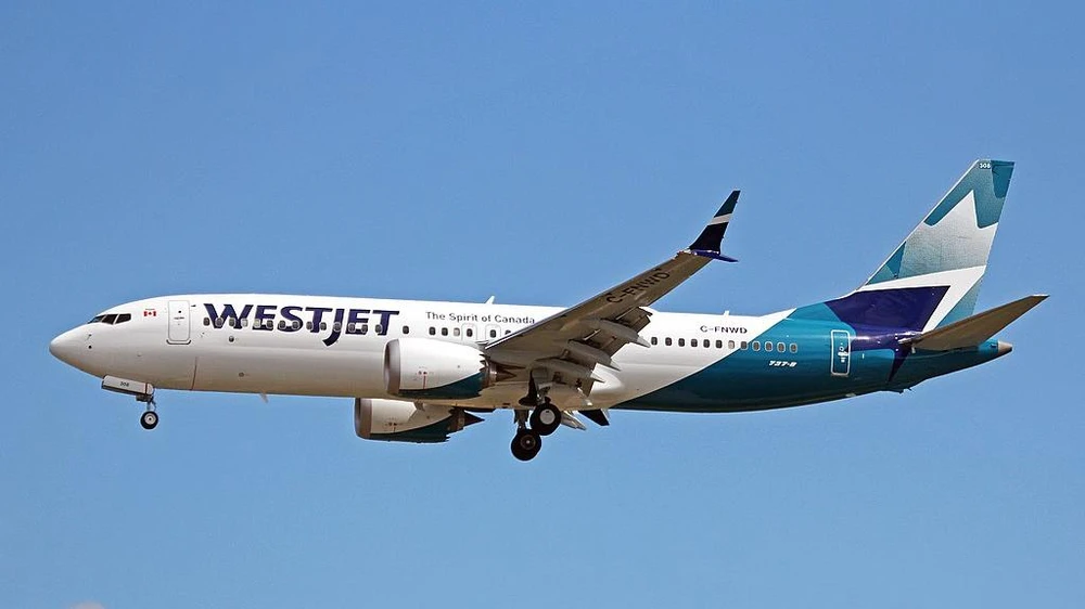 Một chiếc Boeing 737 MAX 8 của hãng WestJet (Canada). Ảnh: REUTERS